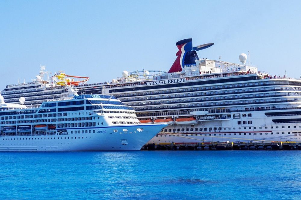 Exploring the World of Luxury Cruises}