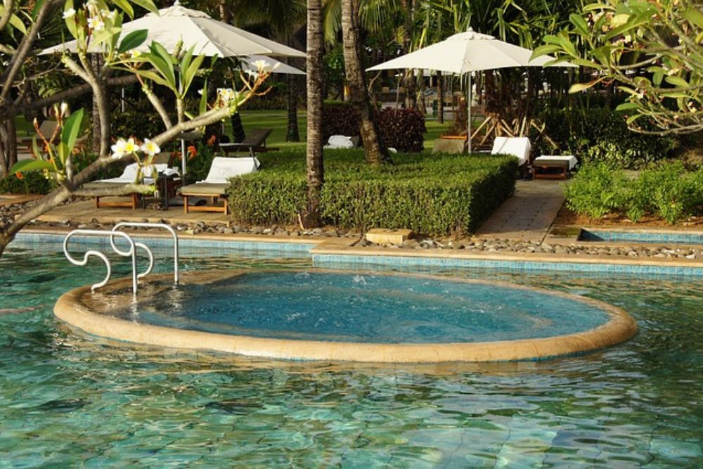 Hot Tub Shopping Guide: How to Score Great Deals on Top Models